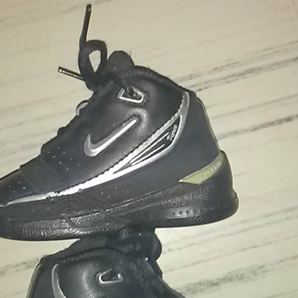 Nike boys like new shoes